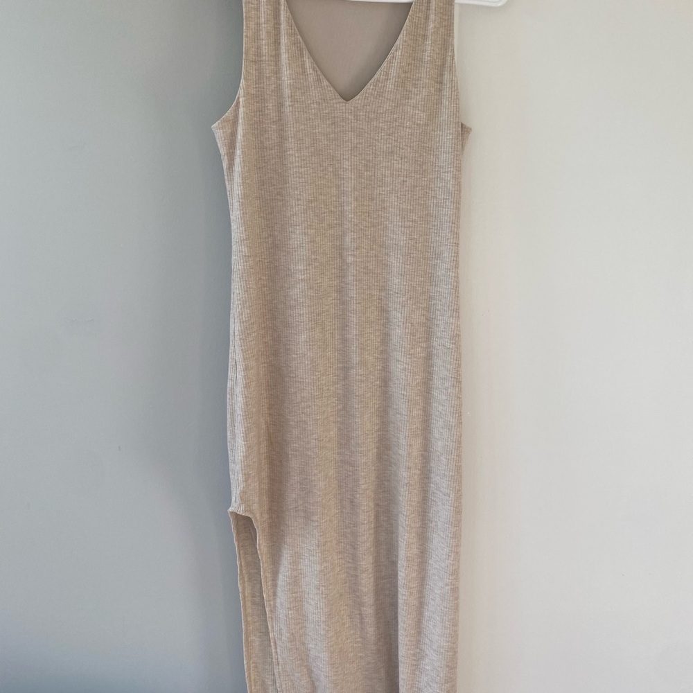 Elegant Beige Sleeveless Dress M